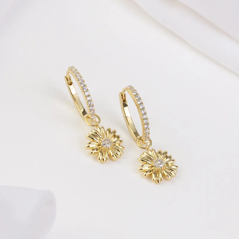 Best hoop earrings with vintage rhinestone embellishments for a retro-glam effect-Daisy Gold Hoop Earrings