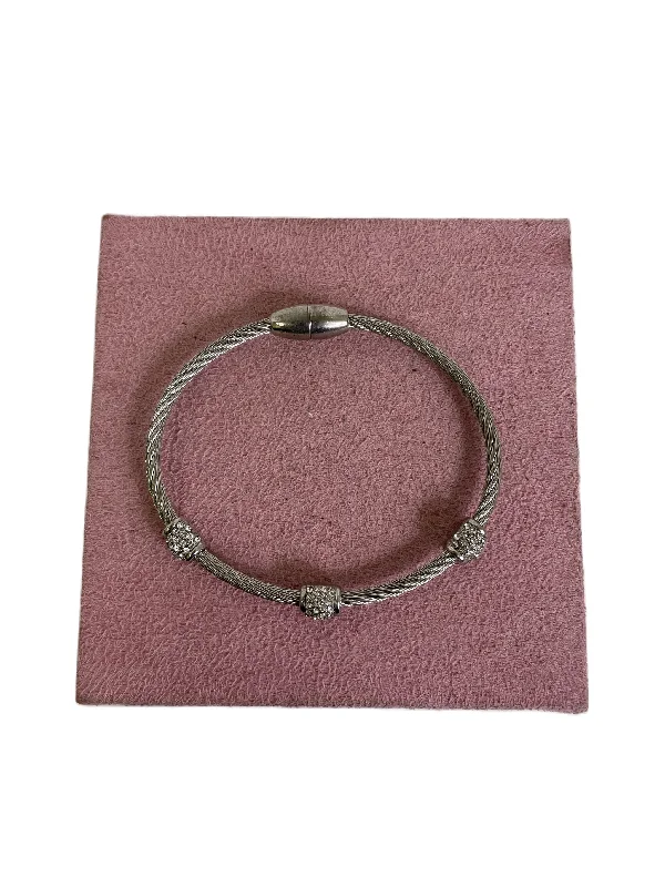 Simple bangle bracelets with open designs for a trendy and minimalist style-Bracelet Bangle By Cme